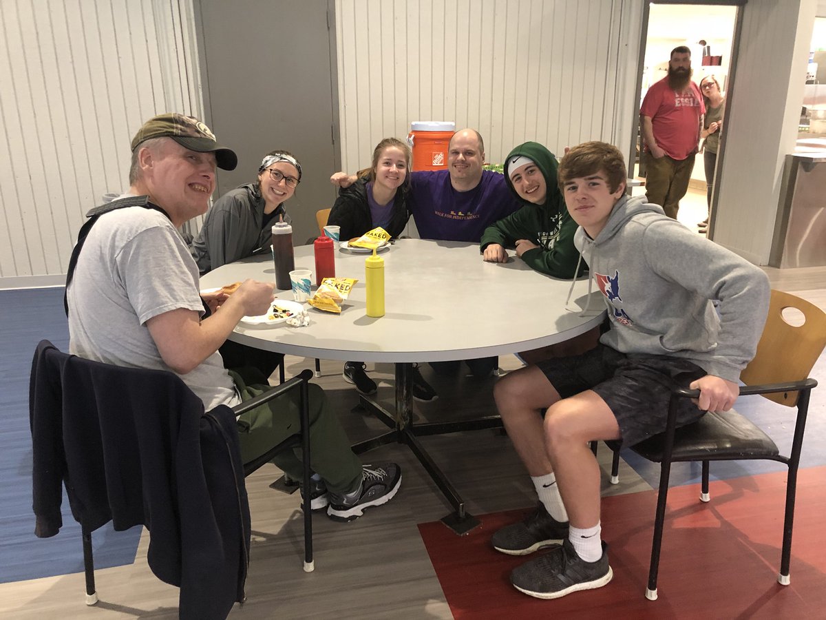 jennaleejo's tweet photo. Finished project &amp; lunch with some new friends #YLIService @YLIDSM https://t.co/OgjzhoZDrN