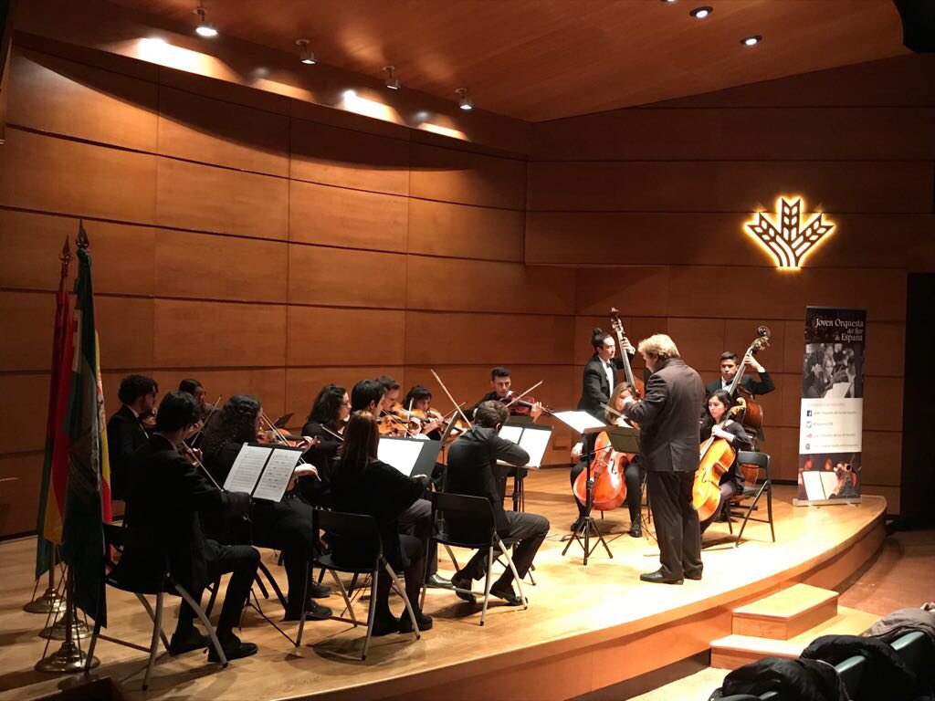 OrquestaJOSE's tweet photo. Algunas fotos del #ConciertodeCámara que ofrecieron el pasado 9 de marzo el #DopplerEnsemble y las secciones de #cuerda y #vientomadera de la @OrquestaJOSE en el auditorio de @Cajaruralgr https://t.co/1xoqlQM6mP