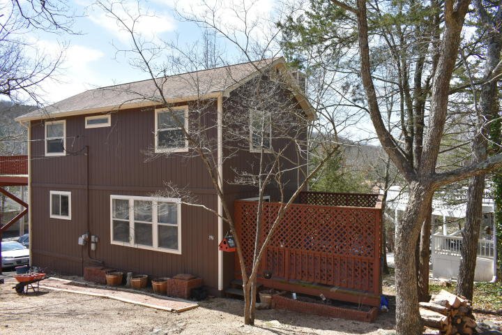 LSanders1978's tweet photo. Don't let this #affordable home, within walking distance to #TableRockLake, pass you by! Close to the #Branson entertainment areas ~ this is a great #location for a #VacationHome or year round living! 🏠Call Lacey Sanders at 417-294-2662 for more info📲
https://t.co/06EO7LqMVT https://t.co/Iy8d4wefRB
