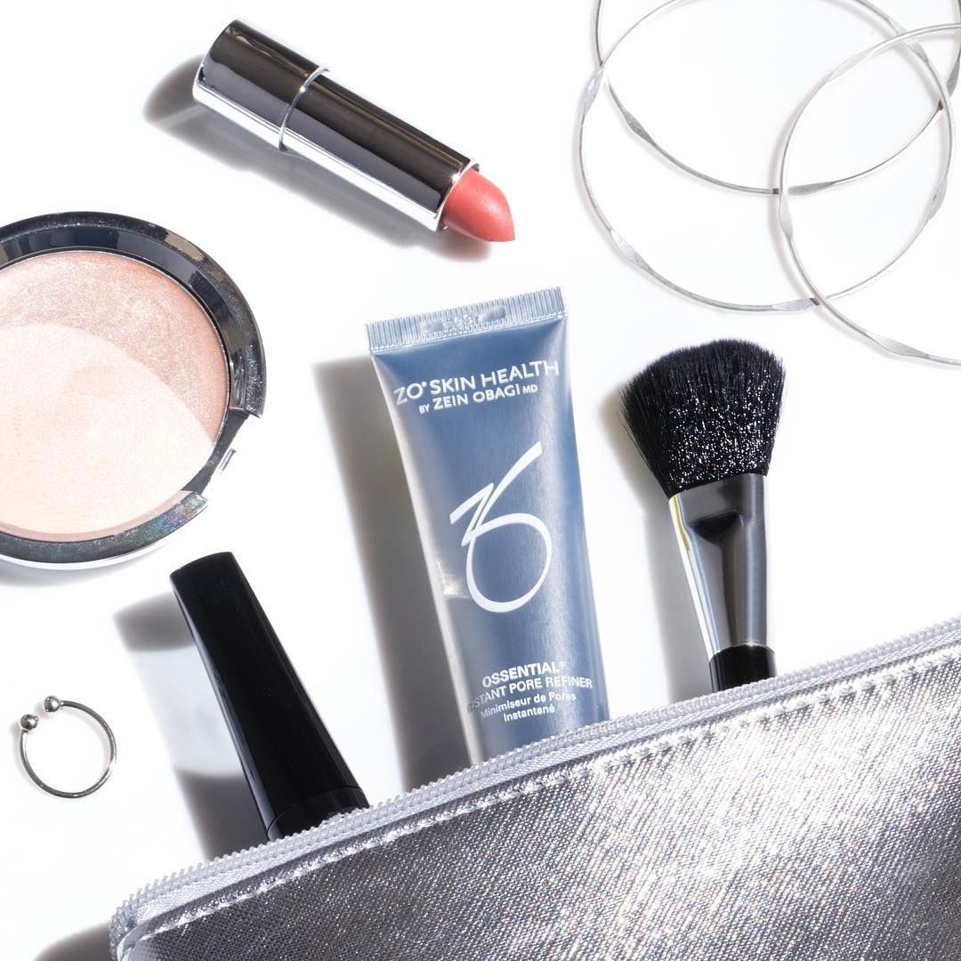 ZOHighlandPark's tweet photo. A flawless makeup look starts with our Instant Pore Refiner. This makeup bag staple helps you achieve an airbrushed finish whether you’re going for a natural, or glamourous finish. @zoskinhealth  
#ZOglow #ZOskinhealth #LessIsPore https://t.co/WrI9nRI9Sq