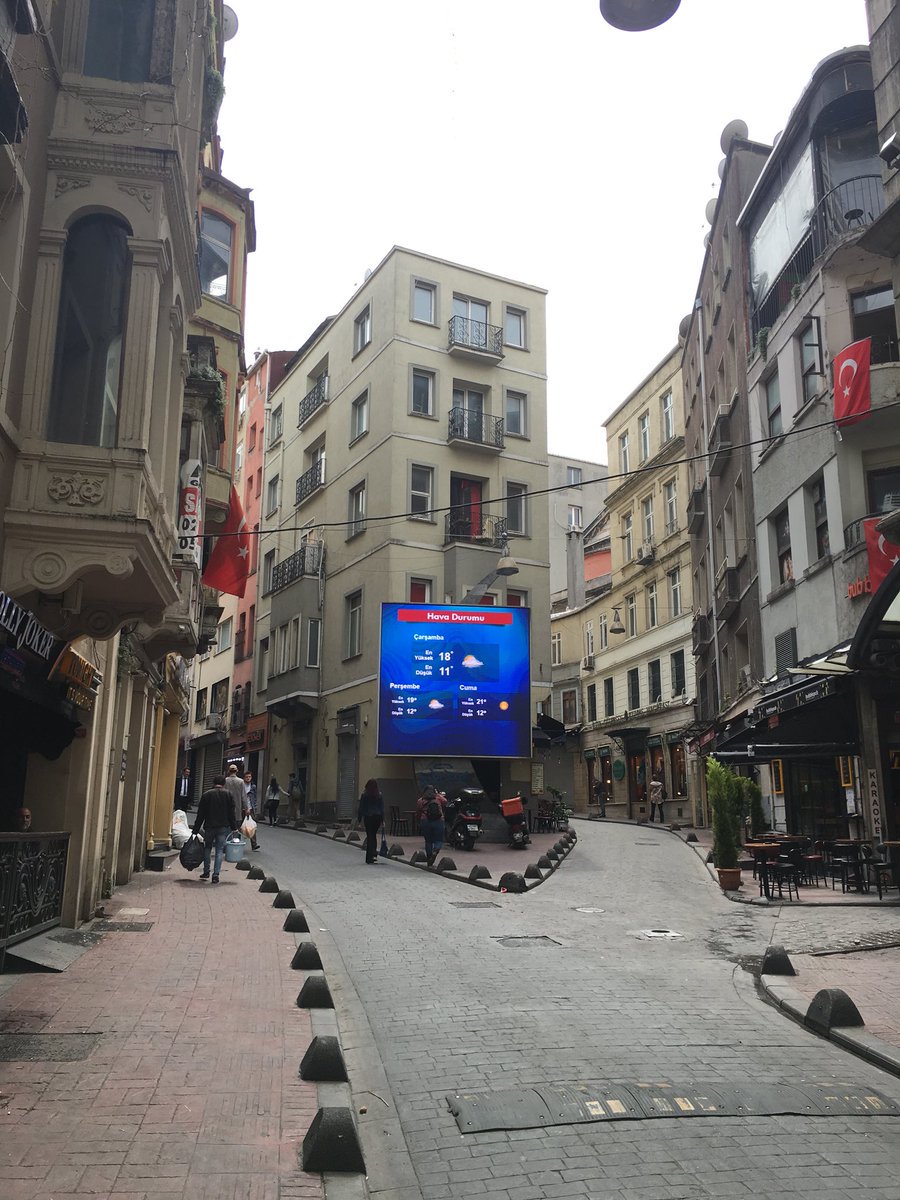 CirkinIstanbul's tweet photo. Beyoğlu'nun içine ettiğiniz için sizi tebrik etmek isterim. @AhmetMisbah 

📷@CaylakSoner https://t.co/r08Mr7ebHE