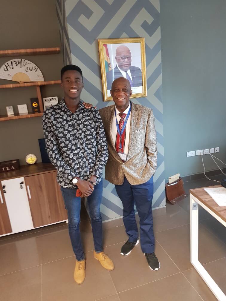 Dr.Thomas Mensah is an inventor,works in fields relating to nanotechnology.. He is the first to be inducted into the US Academy of inventors..some call him the father of social media bcos of his works on fibre optics#proud..Ghana,captal city of the world🇬🇭 credit: <a href="/quojoclaude/">Claude ℄</a>