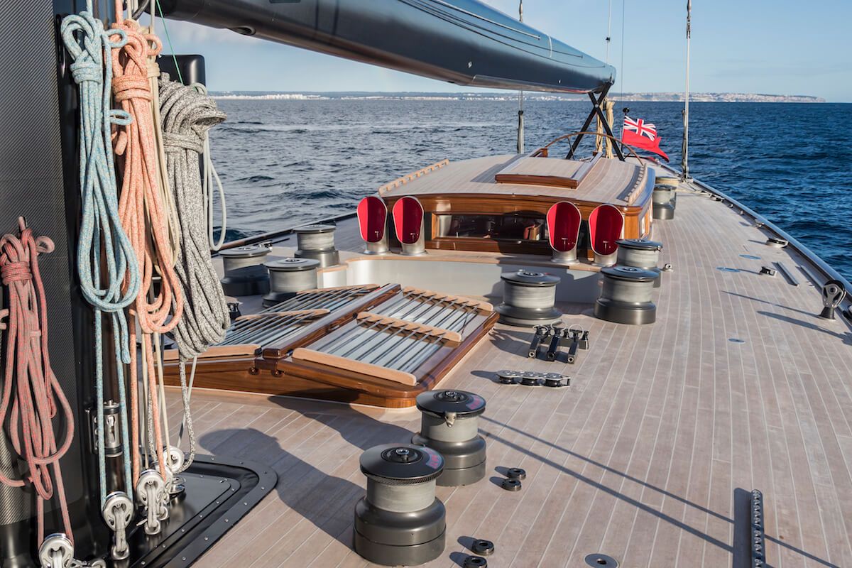 predeck's tweet image. Wat een prachtig schip door Pre-deck voorzien van een schitterend teak dek