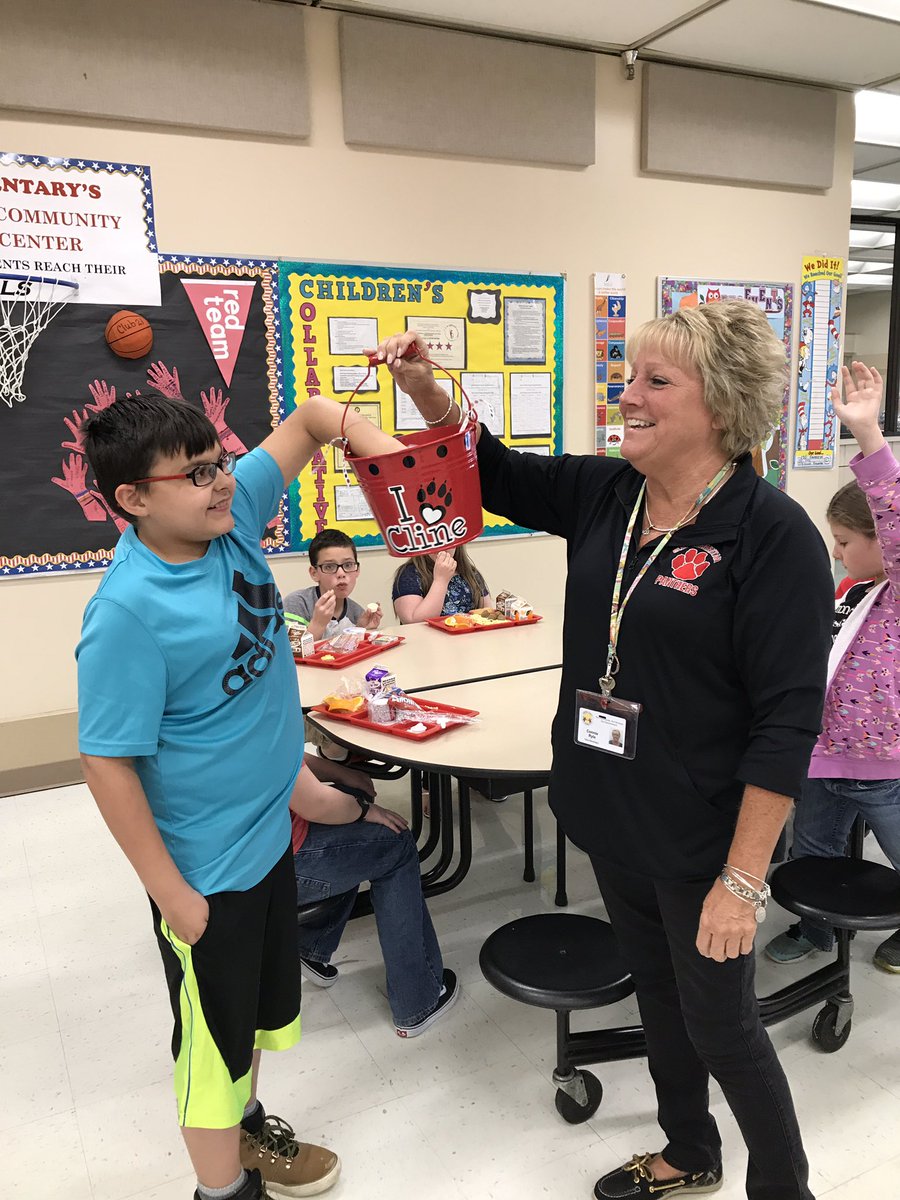 ClineElemKY's tweet photo. Thanks to the Cline Staff for your daily dedication and hard work!  Congratulations Paraeducator Nancy Kouns, who won a $50 gift card today.   Dr. Rust visits students during lunch to say hello!  Cline Elementary is a great place to learn and work😊 https://t.co/hdjzKBFkyw