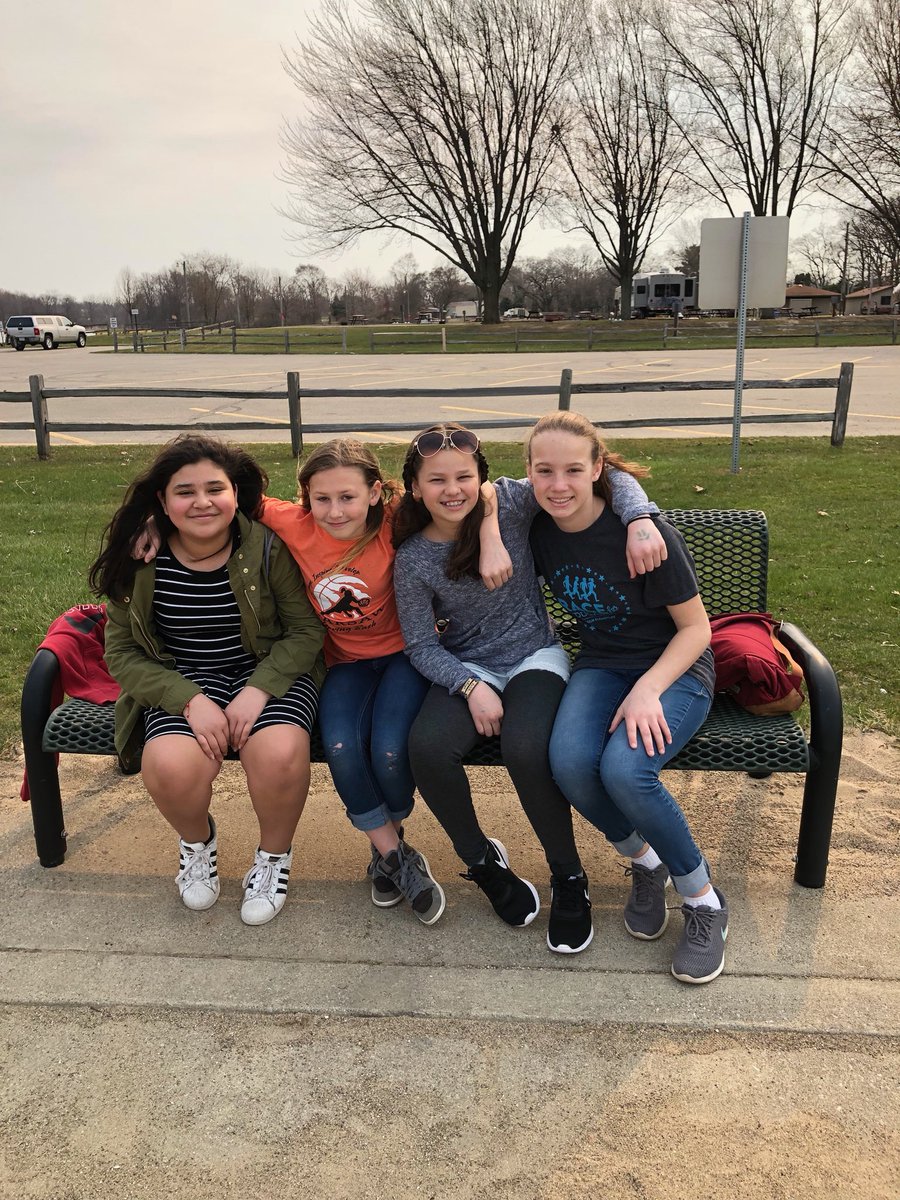 mack6thgrade's tweet photo. Walking field trip to Pike Lake today. 😊🐠🐢 pc 📸 @BlocherLindsay #WCSmission @scottJsterk #6thgrade https://t.co/TNfRRa8r61