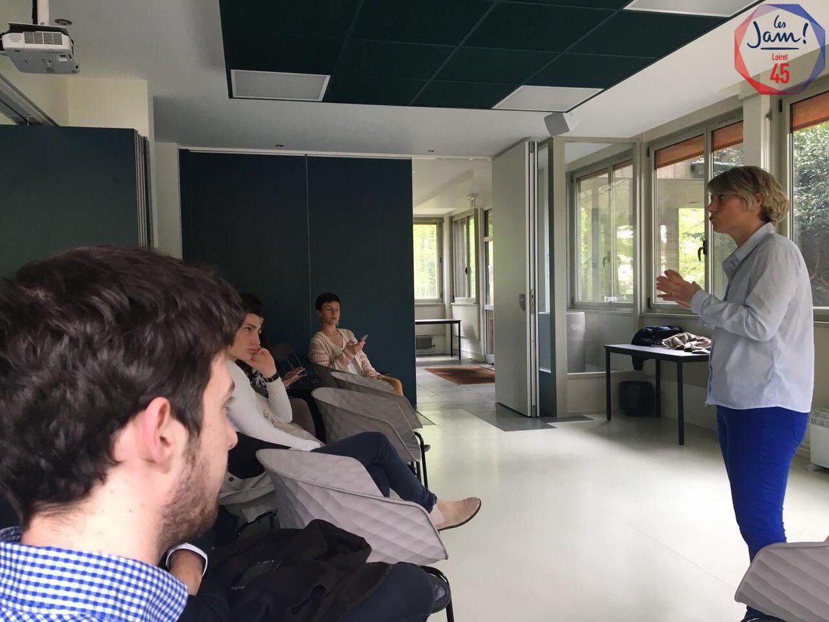 lesjem45's tweet photo. ➡️ @stephanie_rist à l’Université d’Orléans !
Cet après-midi, nous étions présents pour échanger avec notre députée de la 1e circonscription du Loiret sur le #PlanEtudiant. Merci à tous d’être venus et d’avoir permis un dialogue constructif et éclairé. 🎓
#JAM45 #LREM https://t.co/nocNJSqowa