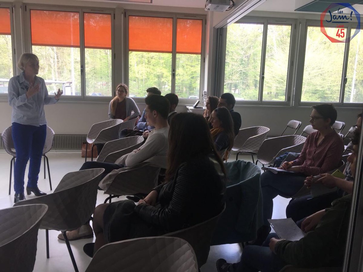 lesjem45's tweet photo. ➡️ @stephanie_rist à l’Université d’Orléans !
Cet après-midi, nous étions présents pour échanger avec notre députée de la 1e circonscription du Loiret sur le #PlanEtudiant. Merci à tous d’être venus et d’avoir permis un dialogue constructif et éclairé. 🎓
#JAM45 #LREM https://t.co/nocNJSqowa