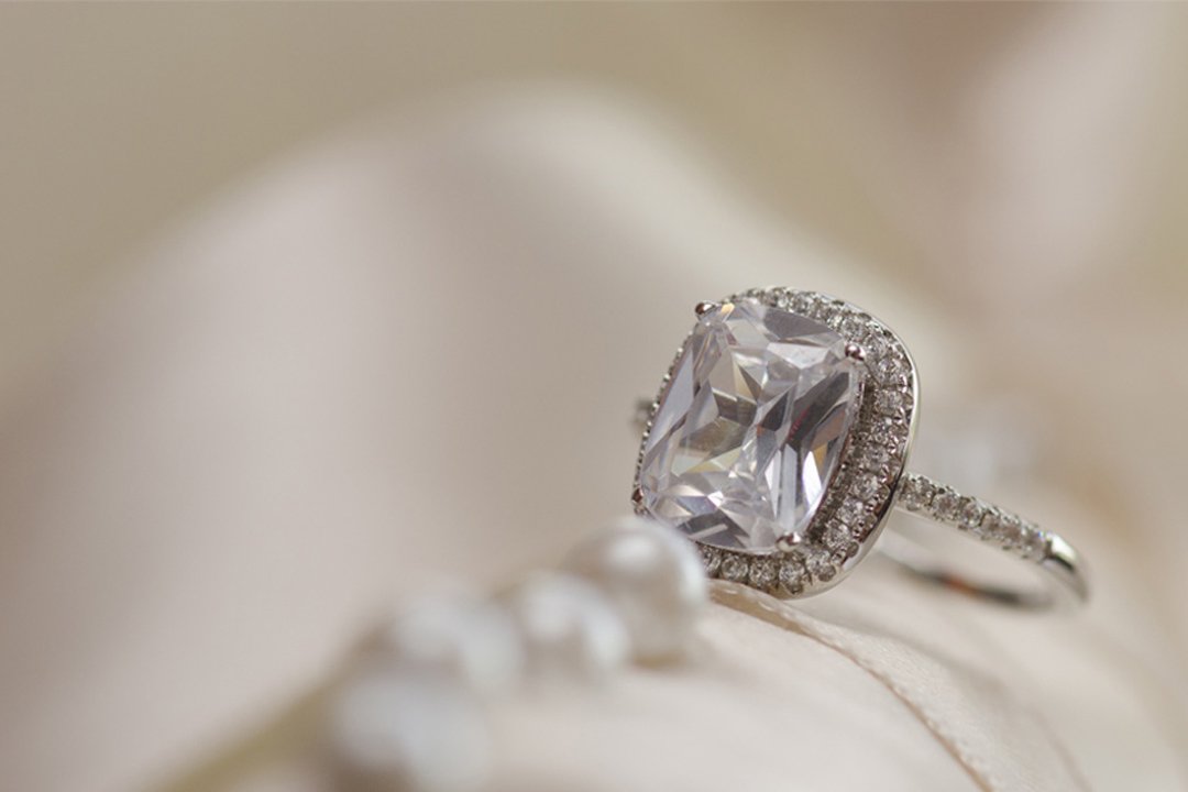 #JewelryRepairService by #OaksJewelry. In addition to our jewelry design services, Oaks Jewelry also offers jewelry repair services. #EngagementRings #WeddingBands #Earrings #BridalRings #Jeweler #JewelryRepairService #JewelryStore #Gainesville32605 ow.ly/N6fN30jf0Fy
