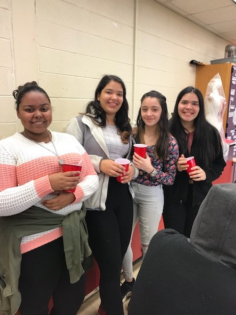 coulsonscience's tweet photo. College bio kiddos have been working hard on cellular respiration all week! We finished off right before break today enjoying the spoils of our fermentation lab with homemade root beer floats! #sciencetastesgood #fermentationisfun #coulsonscience https://t.co/WBn3GSFbFr