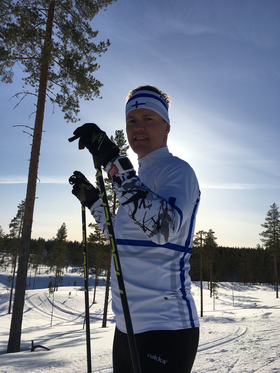 Näissä maisemissa, eli Rokuala, huomena ja sunnuntaina minun vetämänä hiihtokoulua. Lisätietoja rokuanhovi.fi
#NäyttäsEttäTuleeNättiPäivä #hiihto