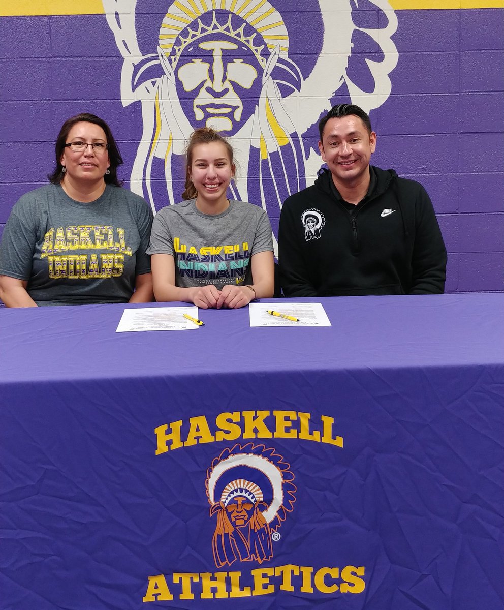 ndnsports's tweet photo. S/O & congratulations to Tamo Thomas (PBPN/Kickapoo), out of Royal Valley, KS, who signed her national letter of intent to play basketball at Haskell Indian Nations University. Tamo was the No. 10 ranked player at the #NativeTop50 combine last summer.
#NativePreps #HINU https://t.co/UTosKTWXjb