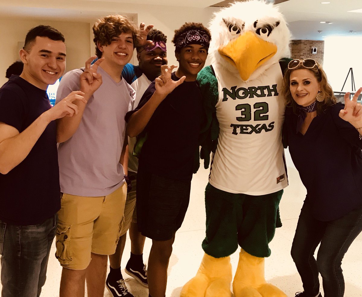 CorinneFrenchTX's tweet image. #TeamENG READY! @UNTadmissions #UNT22 #UNTPremiere