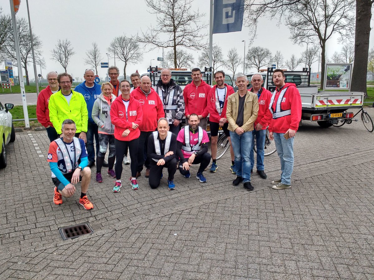 waterlopers's tweet photo. #Team242 de #waterlopers klaar voor nachttraining richting #Tiel voor een Meet&Greet met #Flipje in kader van #roparun editie 2018 #ropa2018 https://t.co/RgyeeCLnu4