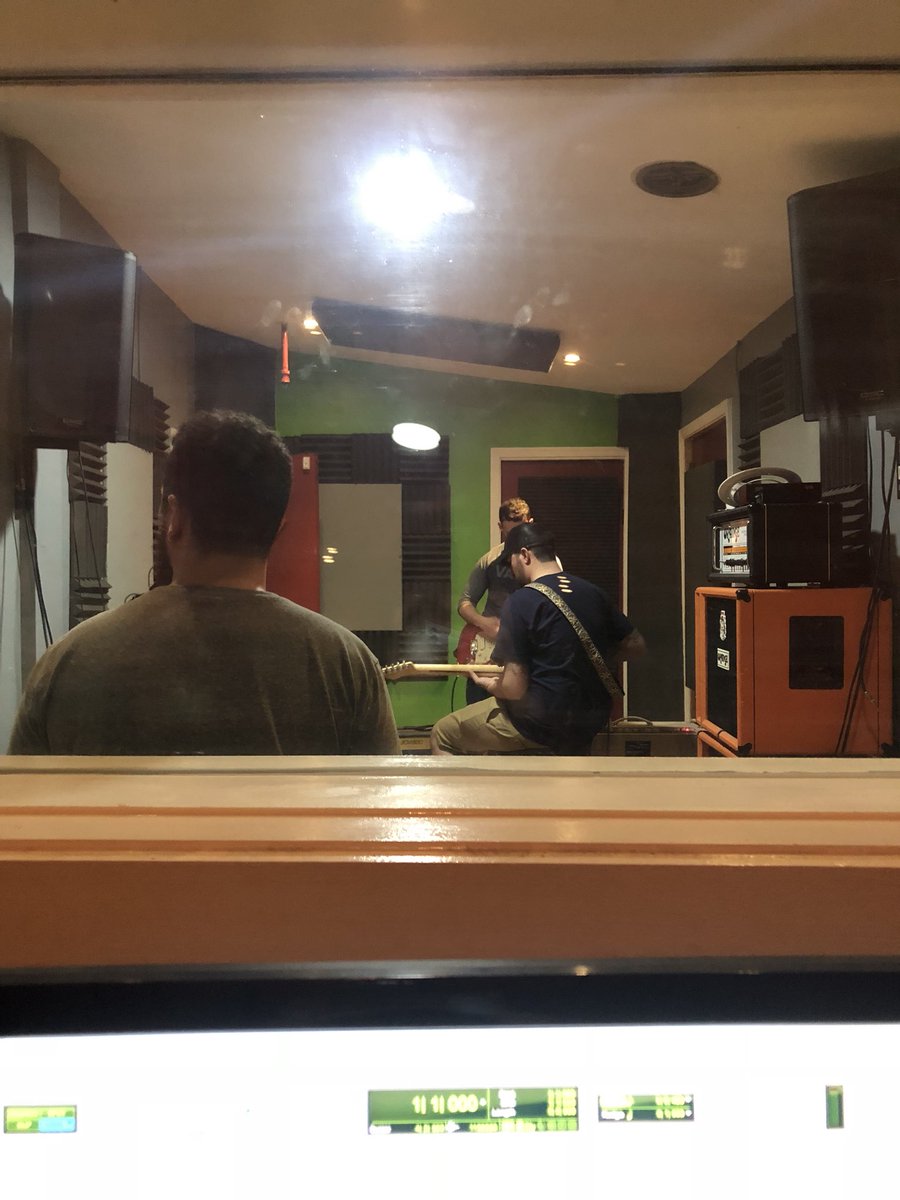 Vessel_Prod's tweet photo. Getting to work.

#recording #music #FridayThe13th #HaleyJoelOsmentIsOverParty https://t.co/0XFV4cTbAN