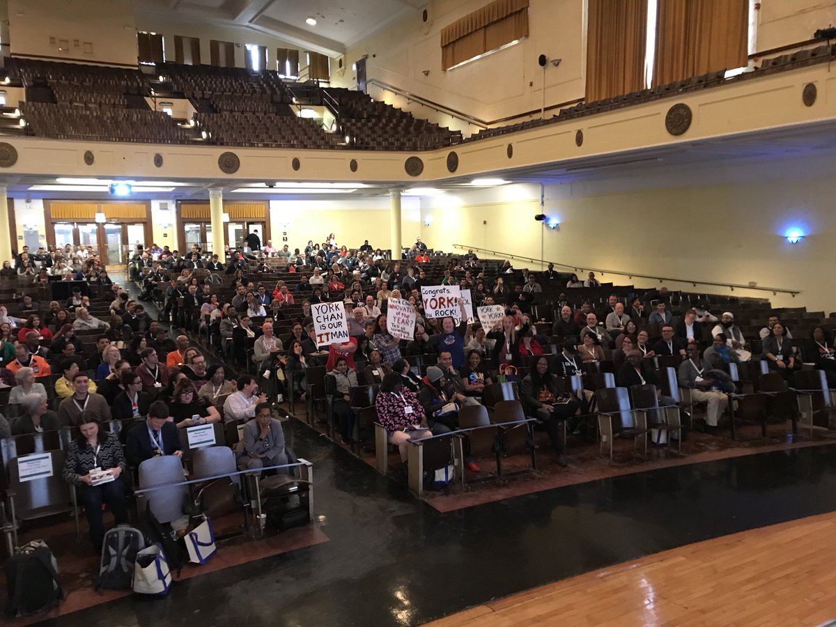 CPSTechTalk's tweet photo. @BellTechCo is Innovator of the Year!! And he has the best crowd cheering him on! #cpstech https://t.co/BMRFIbqSiu