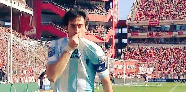 elprimer_grande's tweet photo. #DiaInternacionalDelBeso https://t.co/baRhaE25OZ