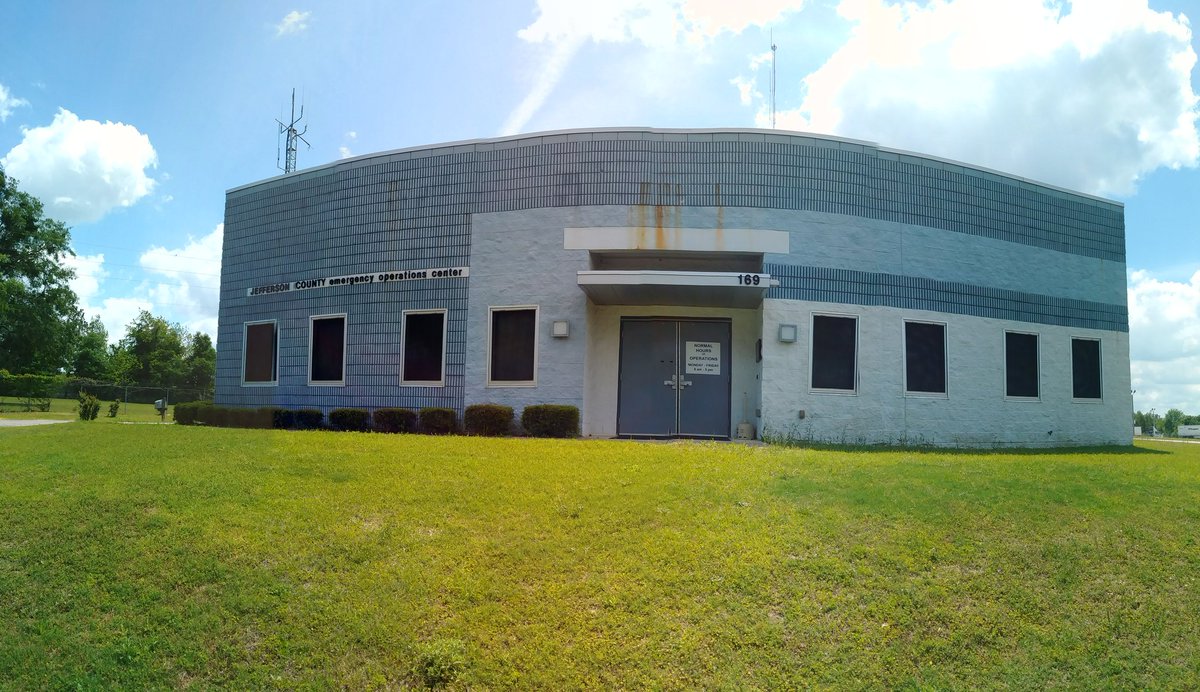 Jefferson_EOC's tweet photo. Beautiful sunny day here at #JeffersonCoEOC at a whopping 77ยฐ with a UV index of 9! Soak up the sun folks because this weekend is going to be back to raining! #typicalflorida #Floridaweather https://t.co/2ruE6sGcLD