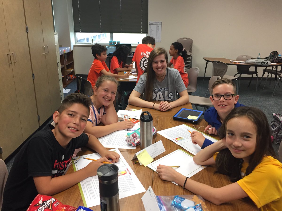 ChristyHuse's tweet photo. Having fun with @tompkinspals who are teaching Junior Achievement #twehowl #chattyclass https://t.co/WvXvC7oZdD