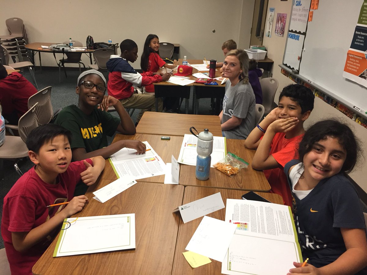 ChristyHuse's tweet photo. Having fun with @tompkinspals who are teaching Junior Achievement #twehowl #chattyclass https://t.co/WvXvC7oZdD