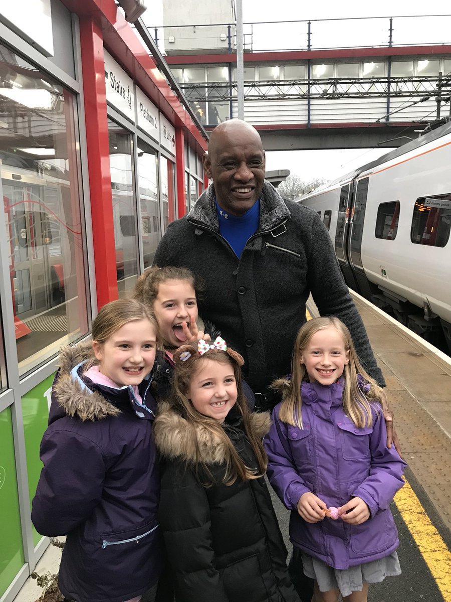 ShelHope's tweet photo. Just had the pleasure of meeting @TheShaunWallace what a star ⭐️ Thanks for making the kids day https://t.co/AMFJRp7VM0