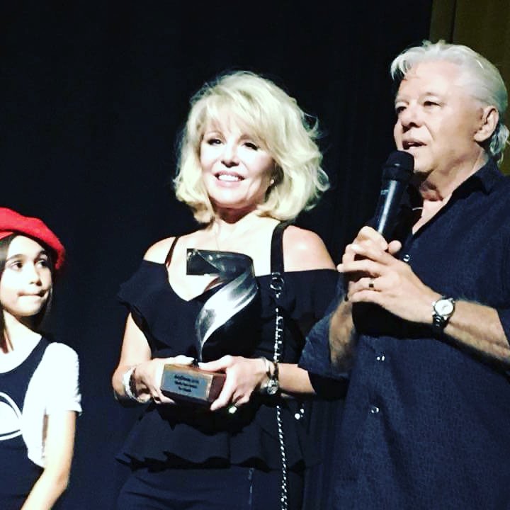 MarilynBecoming's tweet photo. Sadie Katz #Award went 2 #GregThompson 4 his vision & promotional hustle on the #film he wrote & produced, @MarilynBecoming #BecomingMarilynMonroeTheFilm. #SoldOut crowd in both #Screenings! 🏆🎉😂🌟📸❤👏💋 @Amdocfilmfest #amdocs2018 @sunnythompson @MarilynMonroe #SunnyThompson https://t.co/f2s7mtPrg6