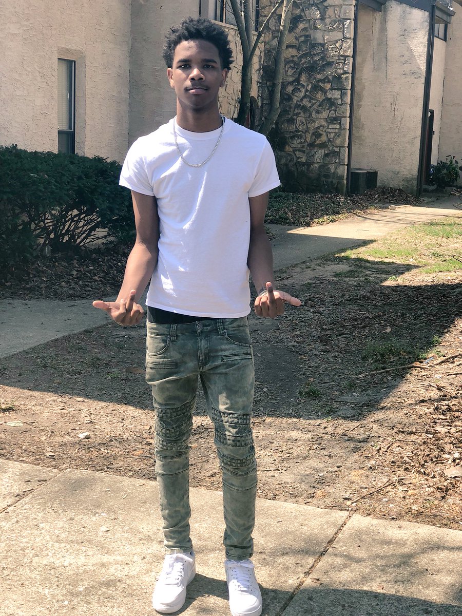 RealPcBGhost's tweet photo. I put my life on the life never gave ah fuck what them people gotta say 🤫 &amp; if them feds try to snatch Bitch im blowin out my Brain🧠 #ProblemChildForEv💙 https://t.co/WTVz5at5eJ