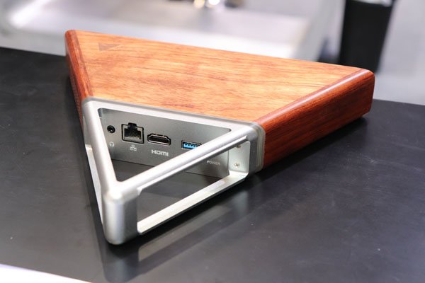 notebookitalia's tweet photo. Acute Angle PC con Celeron N3450 e Windows 10, dal design triangolare cavo. Pensate sia un Mini PC come altri? Vi sbagliate, è progettato per il mining di criptovaluta https://t.co/jOvVsNJsCi #acuteanglePC #mining #cryptocurrency #AAC #windows10 #minipc #apollolake https://t.co/QZ5blQevFO