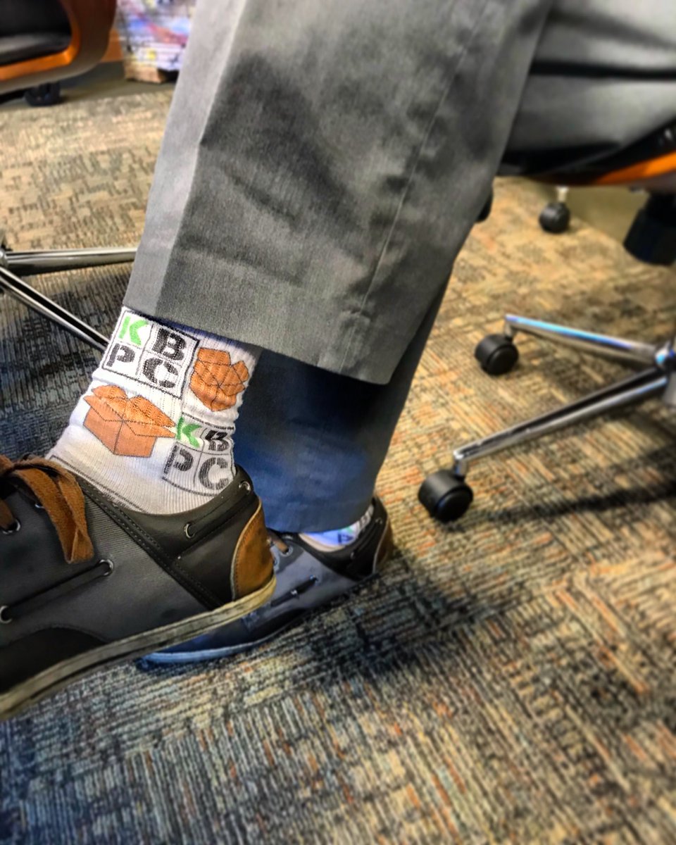 KellyBoxPkg's tweet photo. Sure, you like the company you work for... but do you LOVE them enough to wear custom logo and #box socks? Because Justin does. https://t.co/ASaYONcKMX