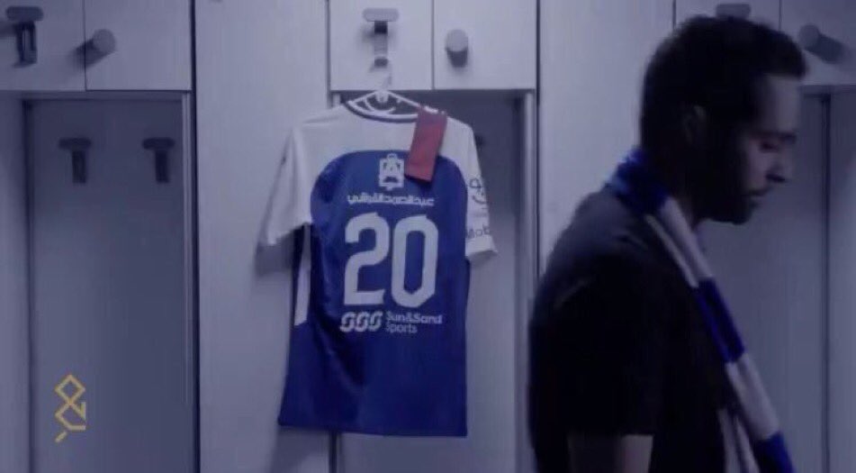 تخلع القميص لترتدي الوشاح الأزرق 
من قائد في الملعب إلى زميل وأخ وصديق 
على المدرج 
كنت دائماً مثالاً ونموذجاً في حضورك وحتى في قرار ( رحيلك ) 
للرموز هيبه لا تعرف الغياب 💙
<a href="/Y20/">ياسر القحطاني</a>