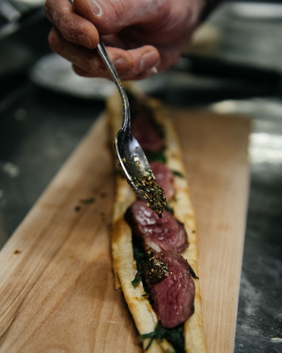 Pide inspiration du jour: magret de canard marinée au zaatar, fines herbes 😍
Daily pide: duck breast marinated in zaatar, herbs #Montreal #pideisthenewpizza