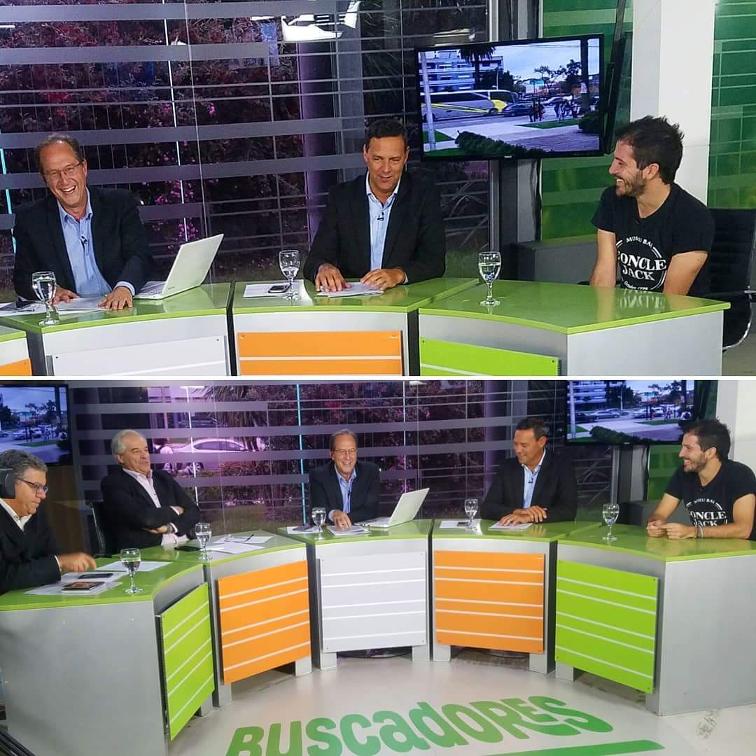 Martin_Rosito's tweet photo. LLEGO EL DÍAAAA 
Gracias @buscadorestv y @MiguelFNogueira por la cálida entrevista hablando de lo que se viene esta noche🤘
🔹Entradas en la sala misma, Tickantel o Redpagos🔹 https://t.co/kyVER9cveR