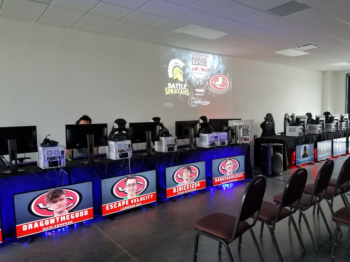 The stage is set for tonight's Jeff City vs Battle High School match!

Tune in at 6pm CST to watch your favorite highs school league of legends games!

Twitch.tv/Playukatsu