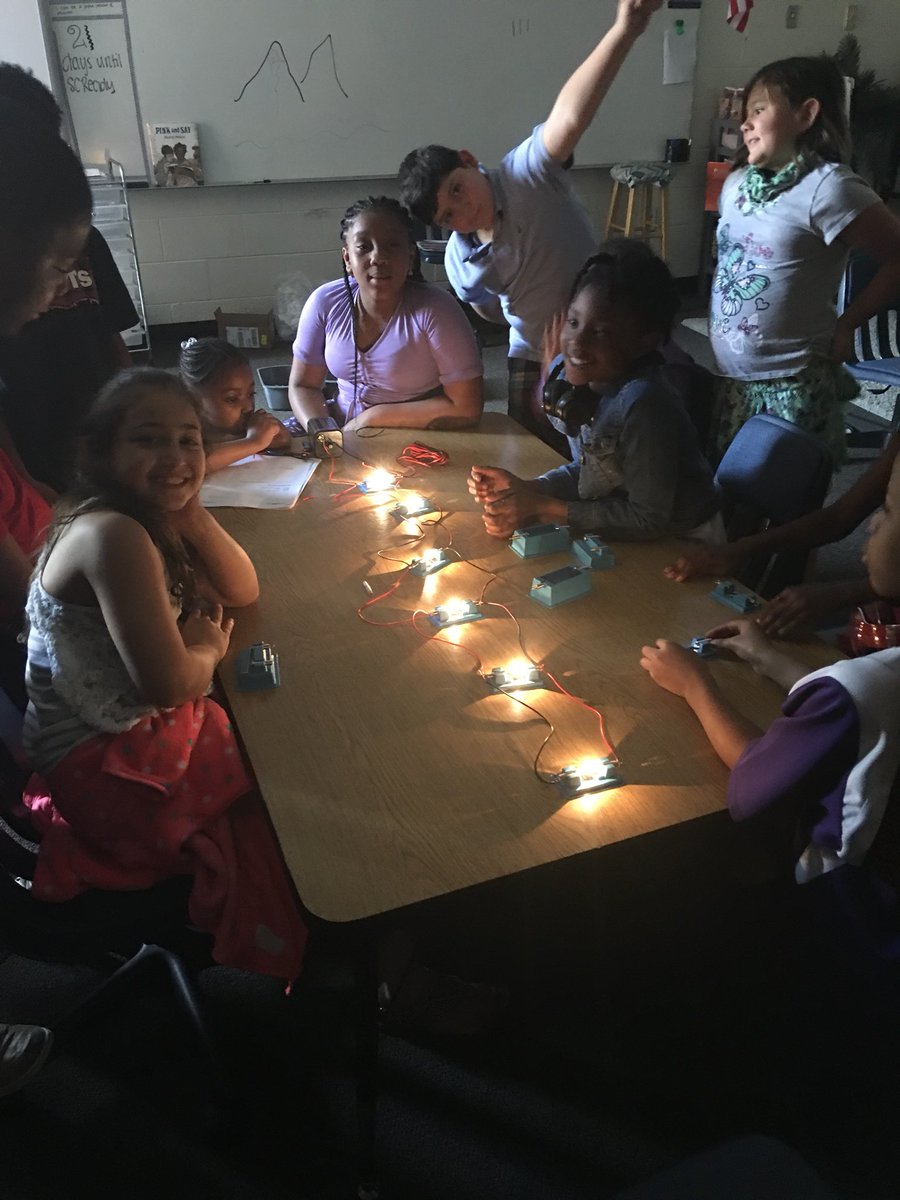 MissASaullo's tweet photo. The past two days we have collaborated to build parallel circuits and series circuits! #CircuitsCircuitsEverywhere #handonslearning #electricity @PontiacElem @RichlandTwo https://t.co/bj5gdV6ZLy