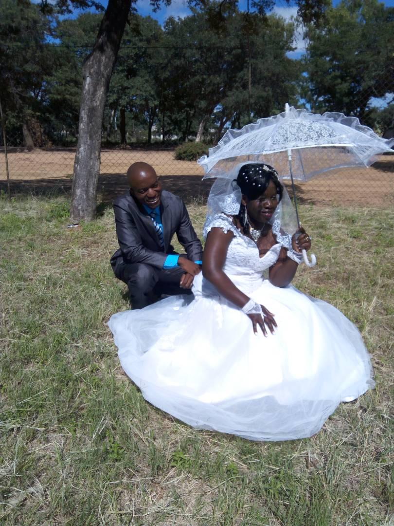 Chirefu's tweet photo. Congratulations Mr n Mrs Hlaringo https://t.co/SzqmCH3FAJ