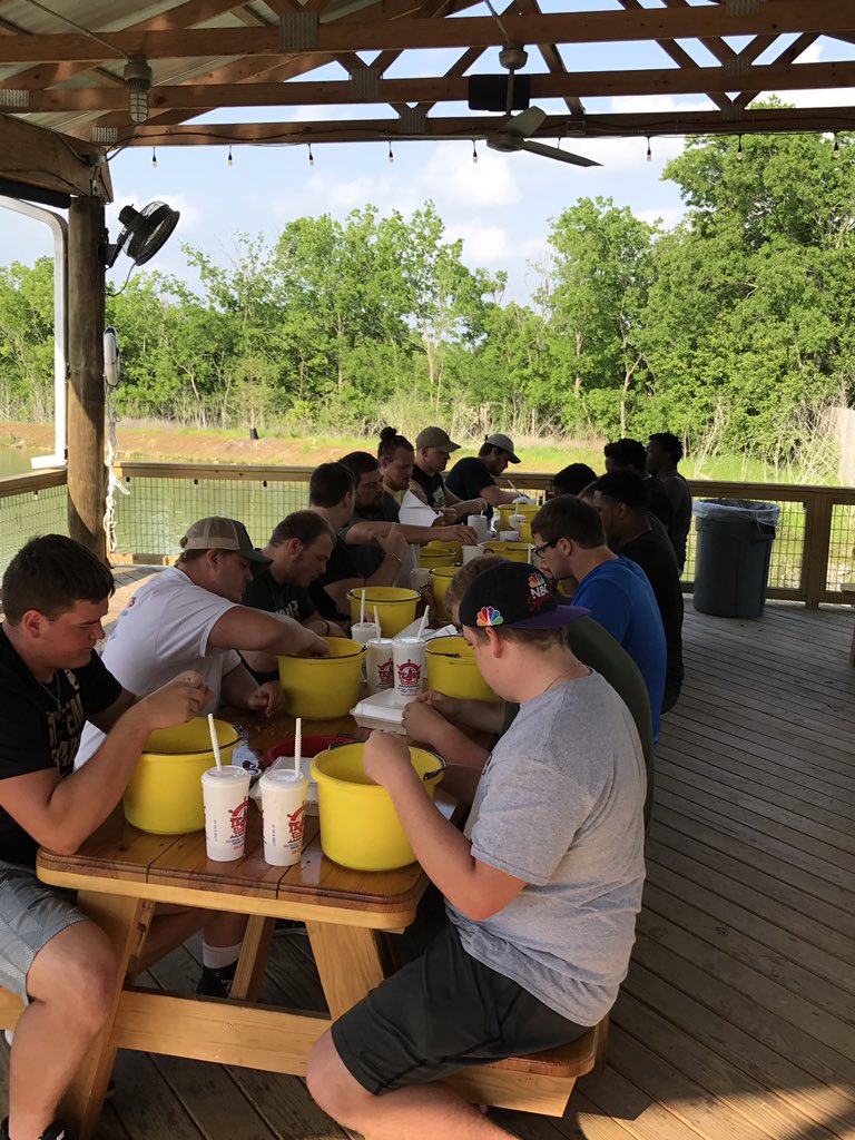 2nd Annual Baylor O-Line Spring Seafood Extravaganza. Appreciate all these guys do for Baylor and the way they represent our great university! #BaylorBigs