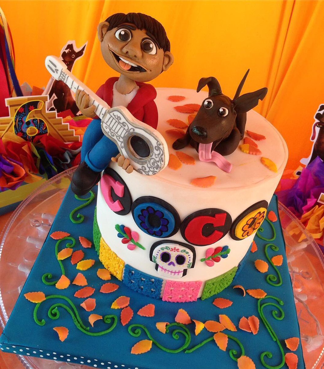 Its_Maky_Bitch's tweet photo. @leeunkrich #Cococake made by my friend Rocio Esponda from Cupcake Factory. She was part of @CakeBossBuddy challenge! https://t.co/vJ6yBQRLds