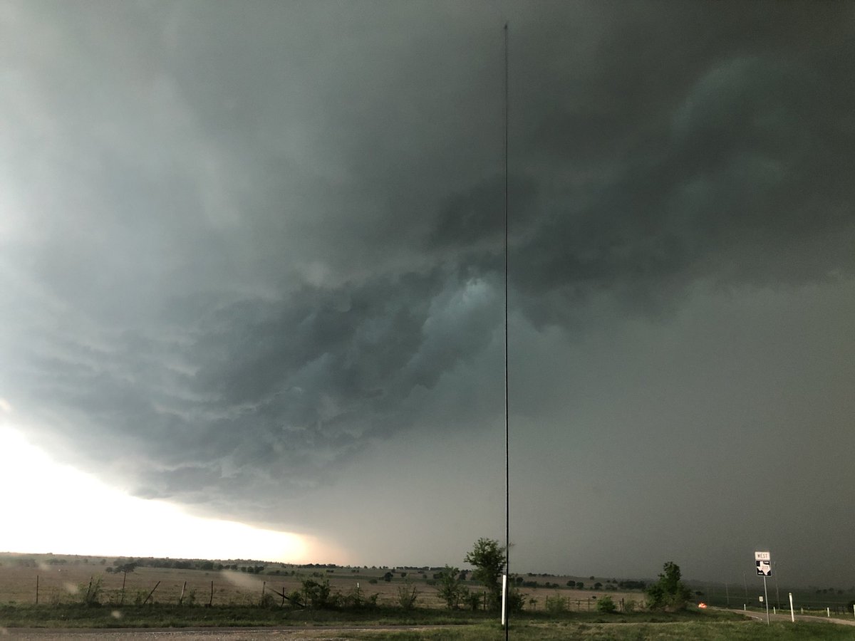 bosqueemc's tweet photo. Spotters Active - Storm Coming. https://t.co/zfJLC9jWV7