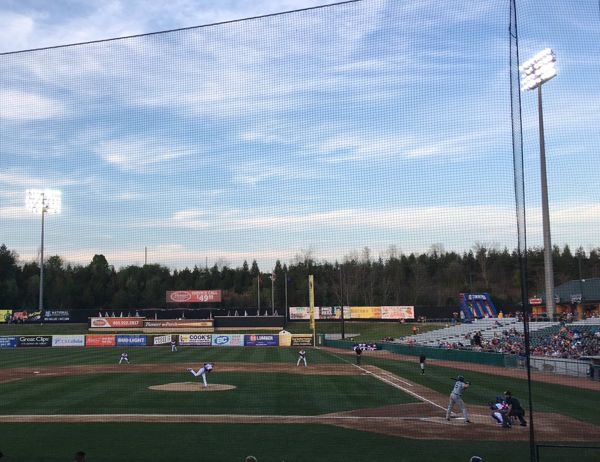 apeville's tweet photo. And better food and cleaner restrooms than Wrigley! @smokiesbaseball https://t.co/cqyWqRU6ru