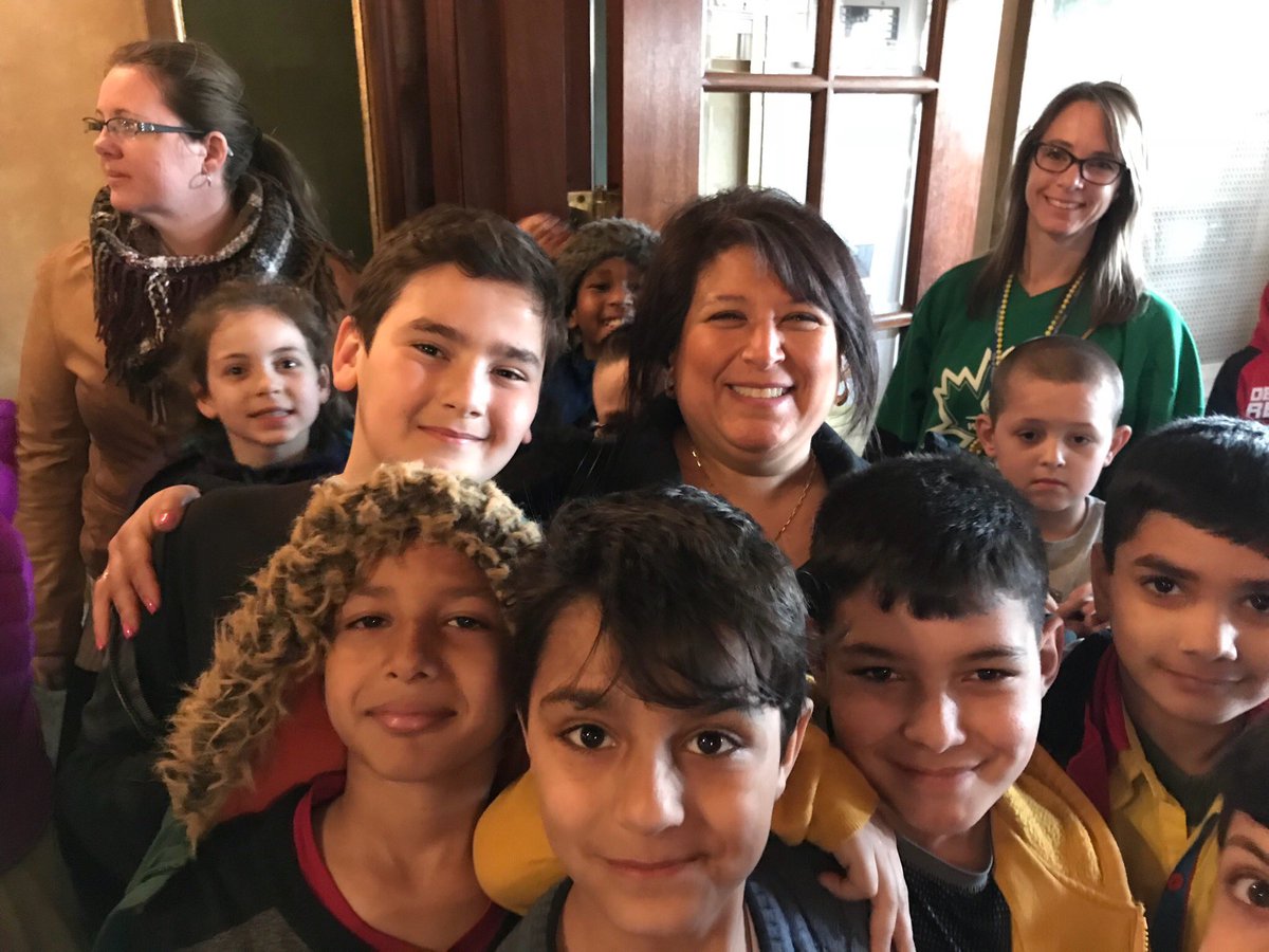 General Brock Bulldogs enjoyed a morning of listening and learning at the Windsor Symphony Orchestra! Thank you @maestrofranz for a meet/greet before our show! Big thank you to Ms. Behrens for organizing this awesome field trip to the WSO! <a href="/gecdsbpro/">GECDSB PR</a> @Brockbulldogs <a href="/BehrensClass/">Behrens Class</a>