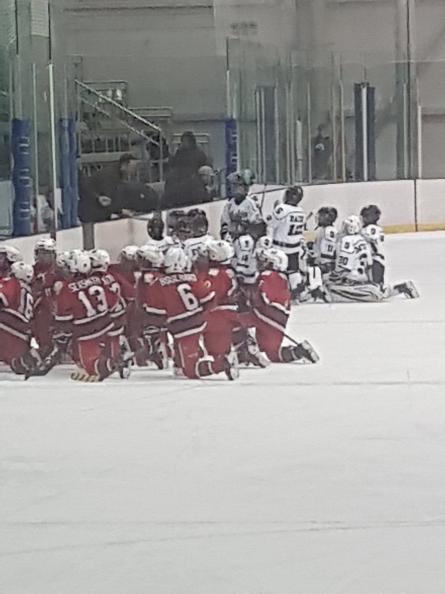 2009Prospects's tweet photo. 2-1 after 1 for the green and white. On top of the @09SpartanONE Great game so far #EndToEndAction #NoOneOutWorksTheHuskies
@AAA_WorldCup https://t.co/QOP6lqzzUc