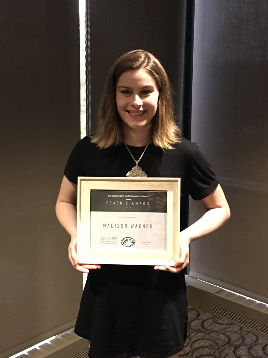 CCCSwimAndDive's tweet photo. Madison Wagner wins the 2018 Coach’s Award at the Swim Team Banquet! #Banquet #Swimming #CedarCrestCollege 🏊🏻‍♀️👏🏻 https://t.co/4Dkh07CogY