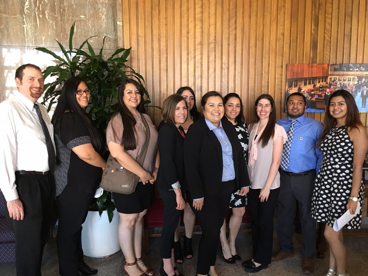 YoungProAZCU's tweet photo. Thank you Senator @KimberlyYeeAZ for promoting and supporting #FinancialEducation in our schools! Thank you for your commitment and for recognizing our credit union’s #commitment to #FinancialLiteracy. #SB1442 #SCR1024 #Arizona #PersonalFinancialManagement https://t.co/6T787AsCTM