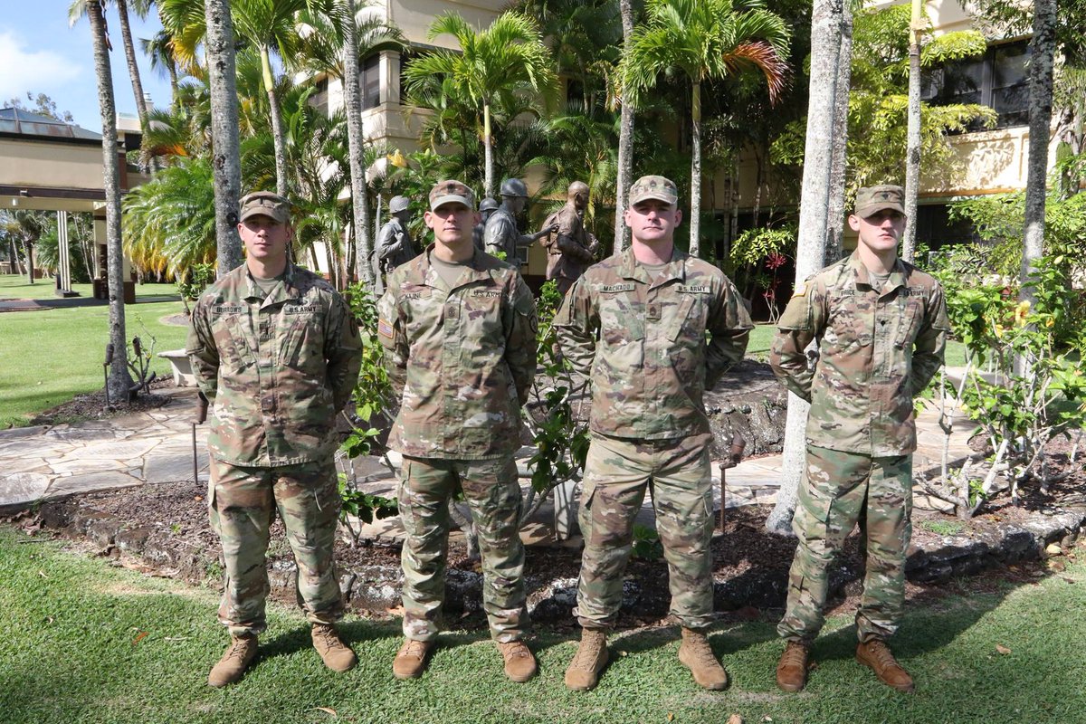 25thID's tweet photo. The #25ID FY18 Best Warriors are:
SPC Micah Price - 2nd BCT
SFC Jason Machado - 3rd BCT
1SG Justin Kline - 2nd BCT
1LT Shawn Burrows - 3rd BCT

#TropicLightning https://t.co/zAJ8Z8LOza