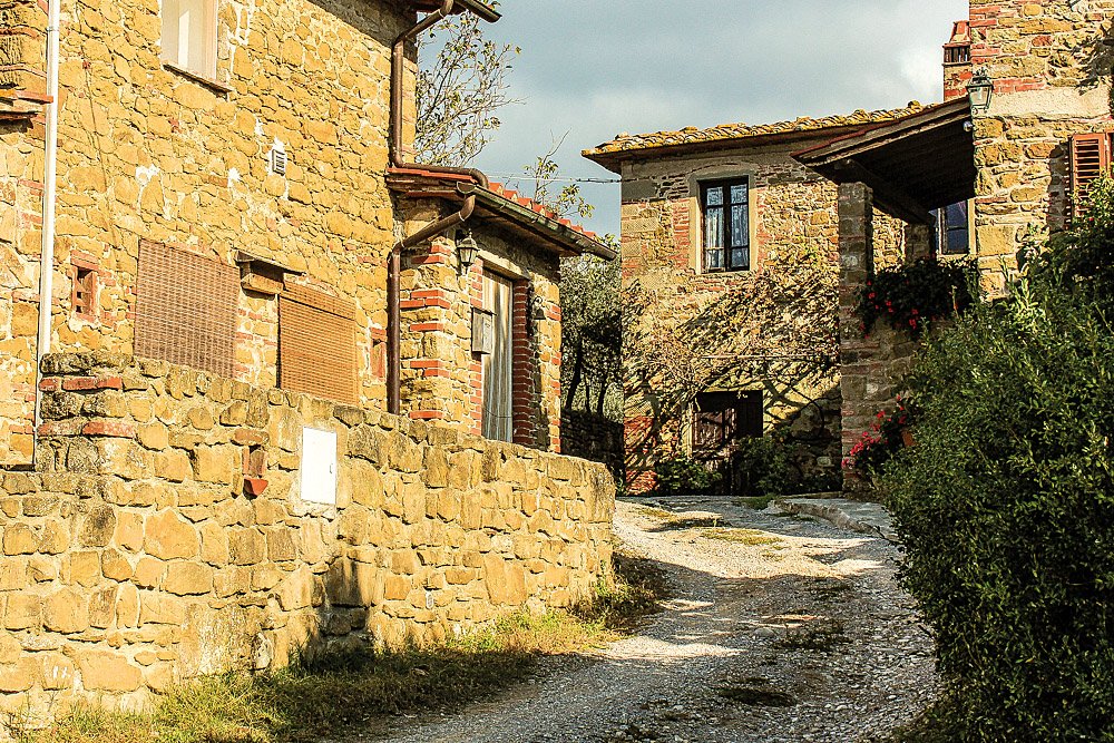 Hiking trail through 4 towns in the Valdambra. Follow this tour from Capannole and Villa to Castiglion Alberti and Badia Agnano bit.ly/ValdambraTusca… #Tuscany