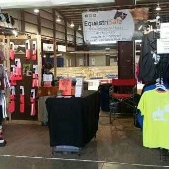 SafeLdy's tweet photo. #The Great American Horse Sale
#lexington,  VA today
#EquestriSafe for your #horsesafety and #horseid items
Check out our new reflective sweatshirts and tshirts https://t.co/1wr89BZDB5