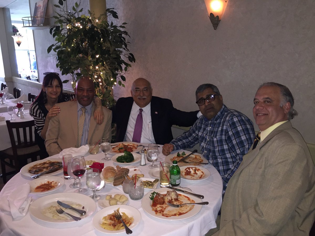 RaviBatra's tweet image. Celebrated #LouFiorillo with his worthy successor: a #DavidKessler of sorts - DCC Blain!👏😘🇺🇸 The protector of history must be honest &amp;amp; vigilant.