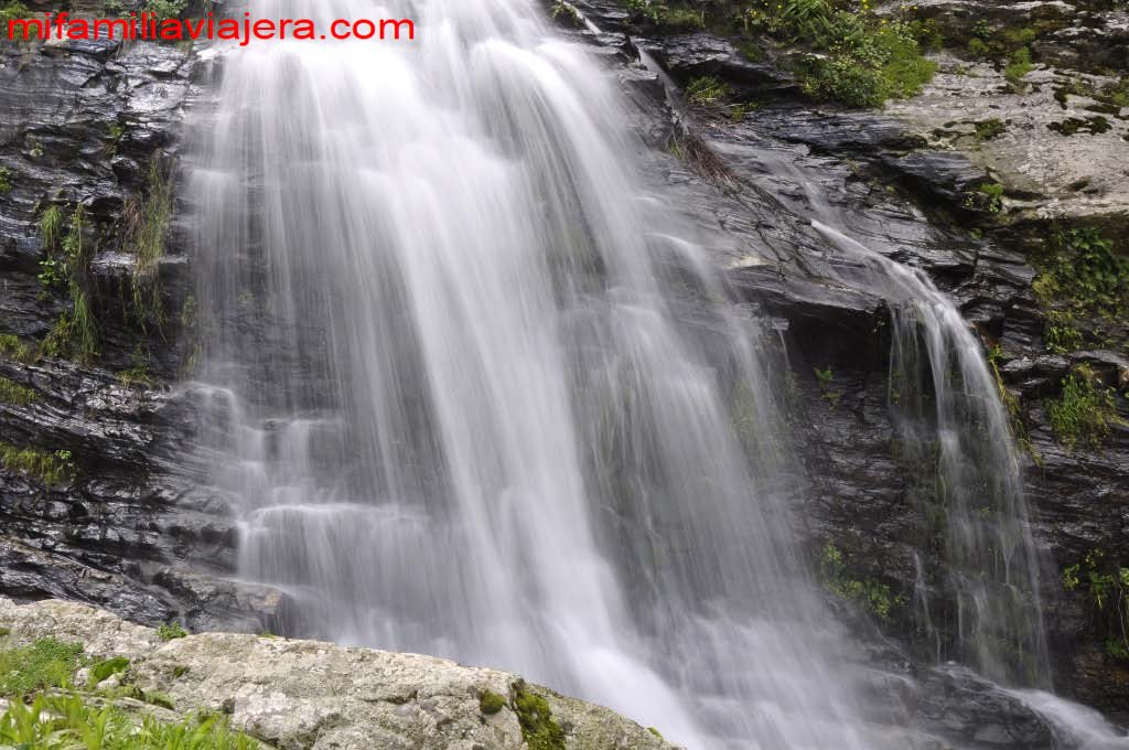 mfamiliaviajera's tweet photo. Los #ArribesdelDuero siempre esconden bellos rincones. Alguno desconocido es por ejemplo el mirador de Rupurupay y la cascada del Remolino. ¿Quieres conocerlos? Pues adelante 👉 https://t.co/5sUmiYEq9o https://t.co/280vRC2GUK