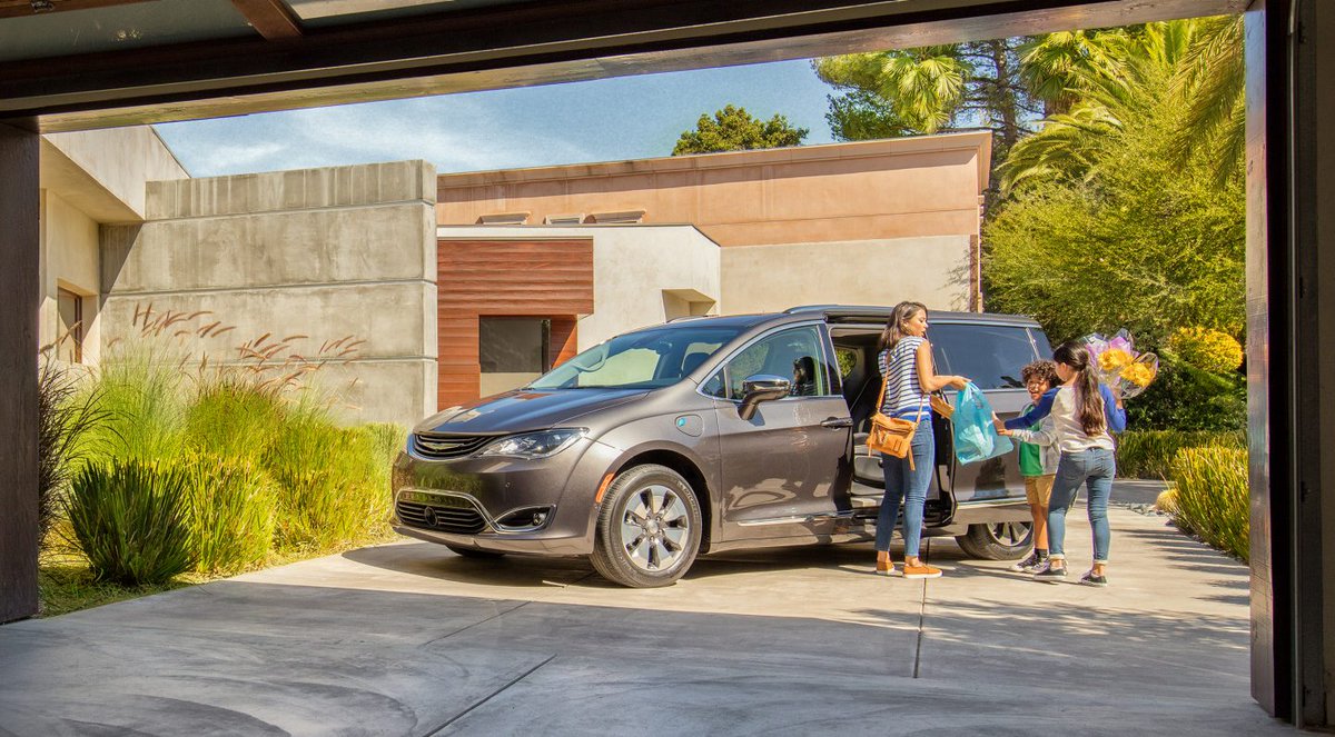 Moritz Chrysler Jeep tweet media