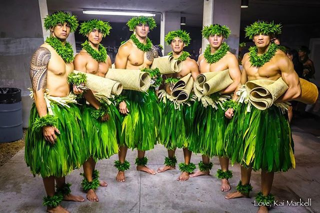 kapeliela's tweet photo. What a journey... #merriemonarch2018 #kolikokane #kaleolakaikahikinaokala #thehulaworld #hulaislife #keaohula #kane #kahiko #tutukane 📸: @kaimarkell https://t.co/xHvExOWZpR