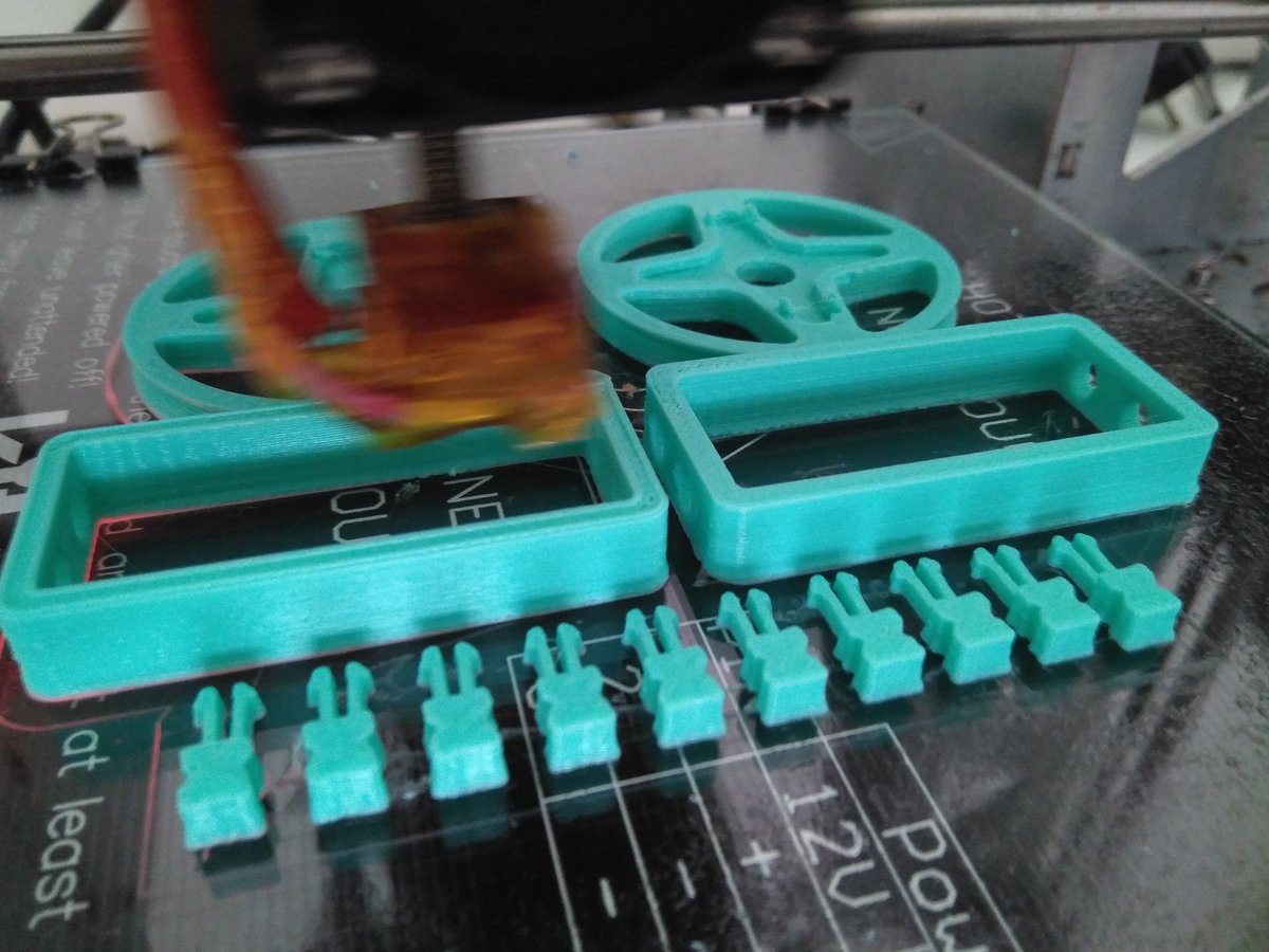 iberobotics's tweet photo. Trasteando con el #IceBot de @Obijuan_cube .... #FPGAwars ! https://t.co/t1WbAEUP47